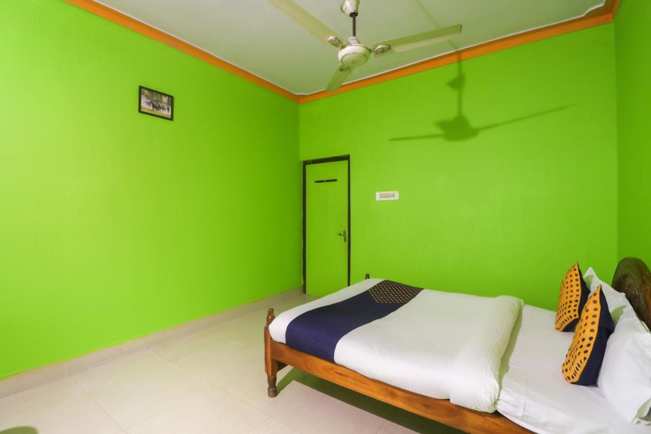 Spot On 65043 Hotel Kalinga Palace Kendrapara Exterior photo